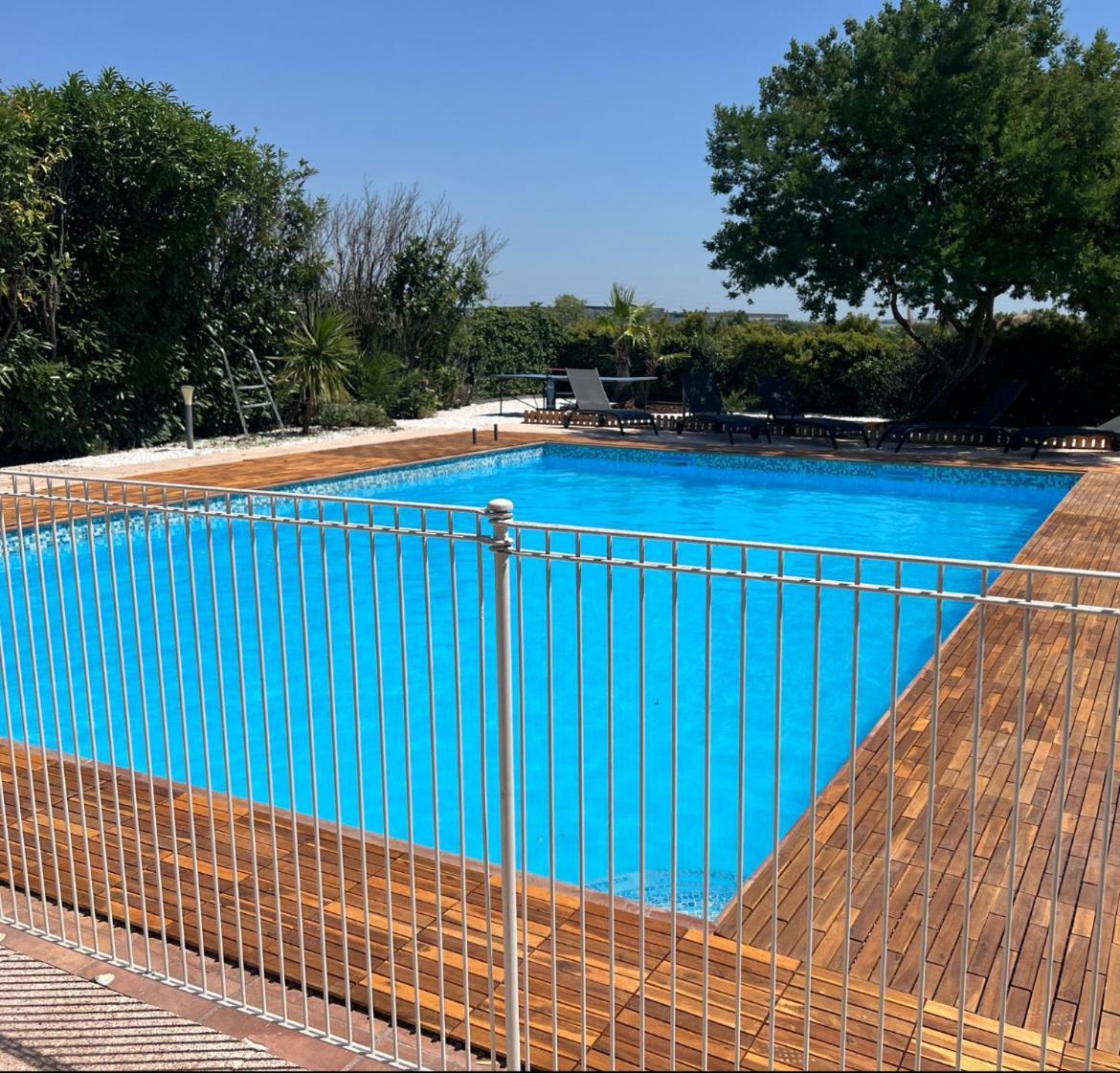Hotel Althea - Piscine Et Sauna Безие Екстериор снимка