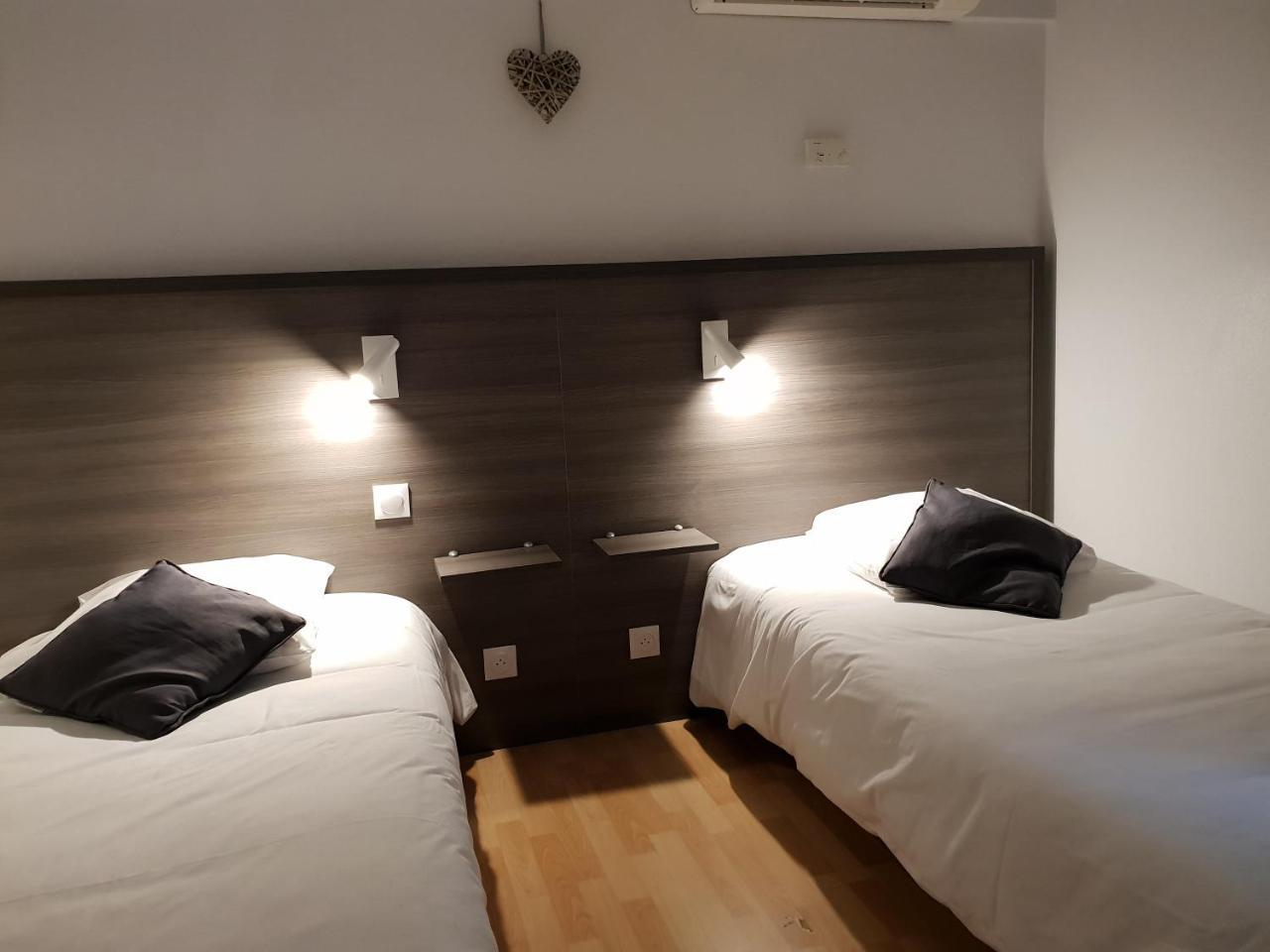 Hotel Althea - Piscine Et Sauna Безие Екстериор снимка
